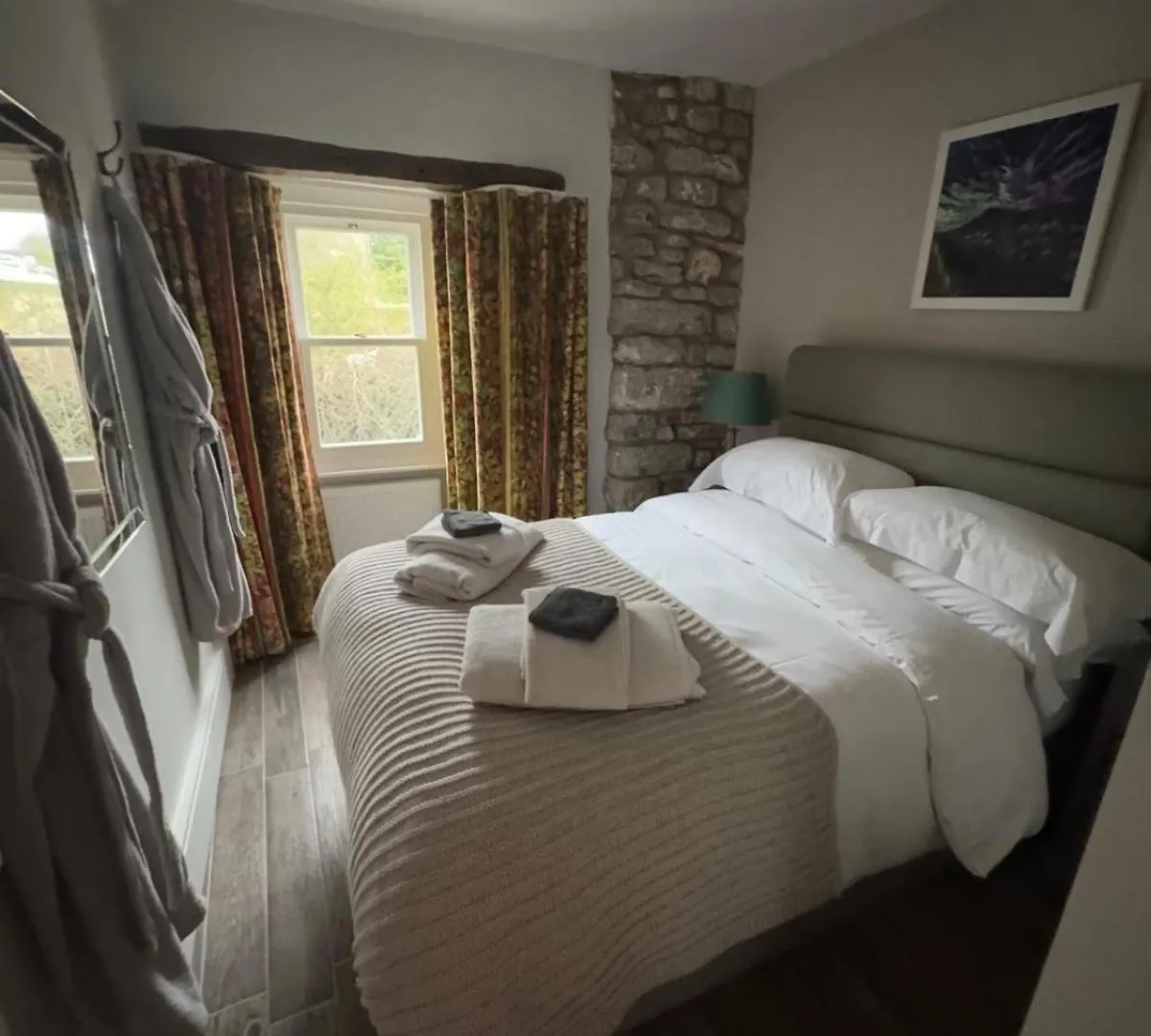Prior Hall Farm Cottage - 3 Bedroom Luxury Cottage In Center Of Malham 0*,
